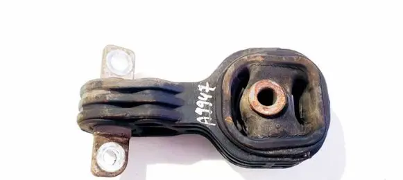 Honda CR-V Engine mount bracket