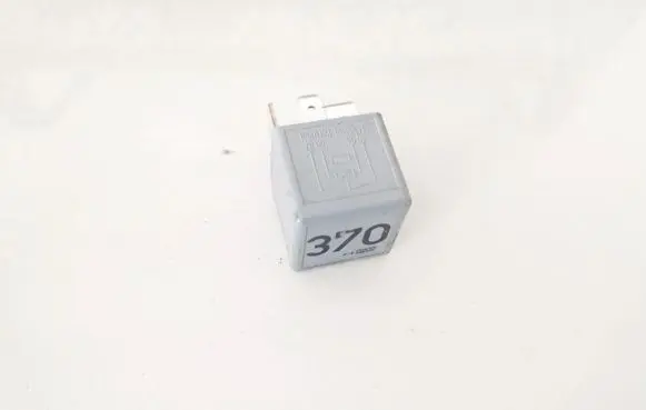 Audi A4 S4 B6 8E 8H Other relay 8d0951253 v23134-j52-x300