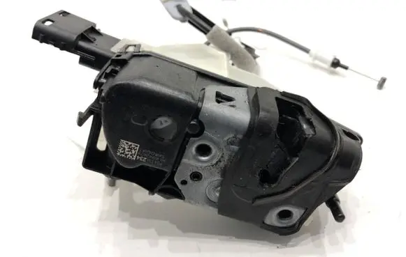 Peugeot 3008 II Front door lock PSA104234