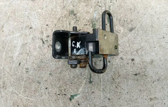 Porsche Cayenne (9PA) Rear door lower hinge 7L0833411A
