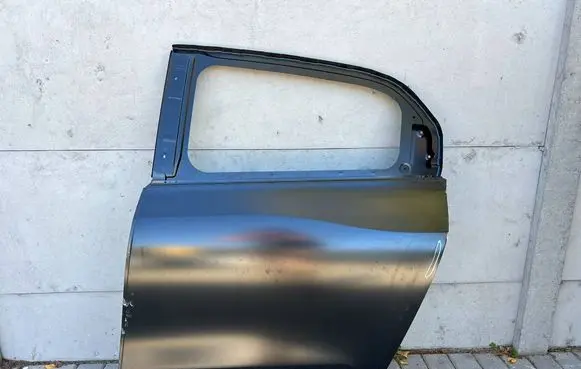 Renault Twingo III Rear door 821010468
