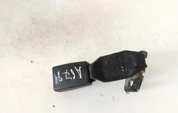 Toyota Avensis T220 Rear seatbelt buckle 30002141 g120198