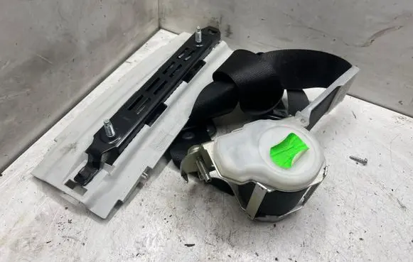 Opel Vectra C Front seatbelt 13128272N