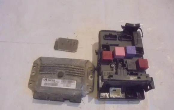 Renault Espace III Engine ECU kit and lock set 8200444586 8200517543
