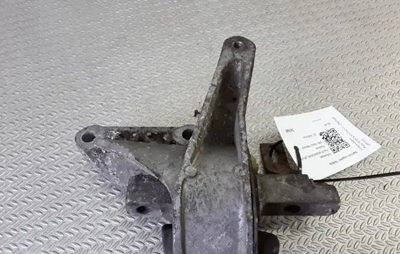 Volkswagen Polo III 6N 6N2 6NF Engine mount bracket 6N0199543E