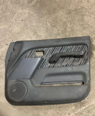 Toyota Land Cruiser (HDJ90) Front door card panel trim
