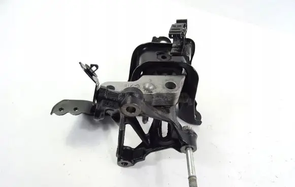 Toyota Yaris XP210 Engine mounting bracket 8676S