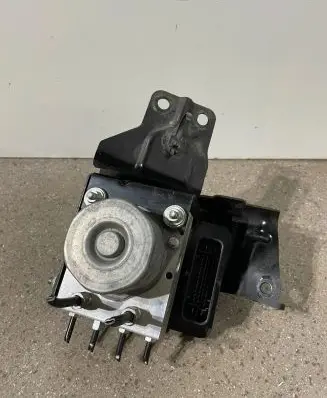 Nissan X-Trail T32 ABS Pump 476604CC2A