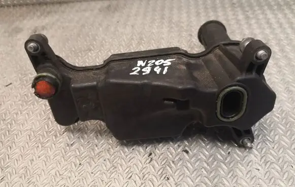 Mercedes-Benz C W205 Oil breather separator A2700105401 2700105401