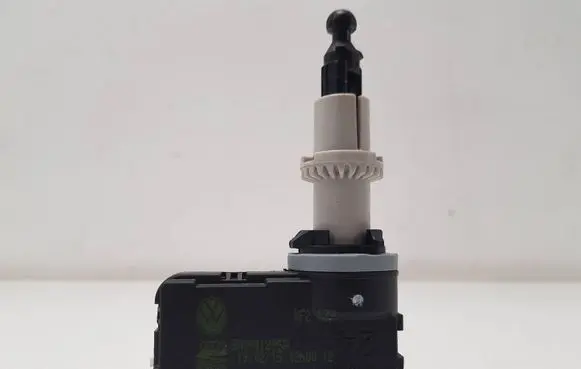 Volkswagen Scirocco Headlight level adjustment motor 5N0941295A