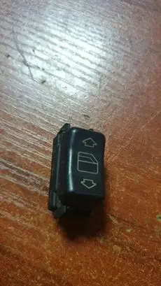 Mercedes-Benz C W202 Electric window control switch 2028205210