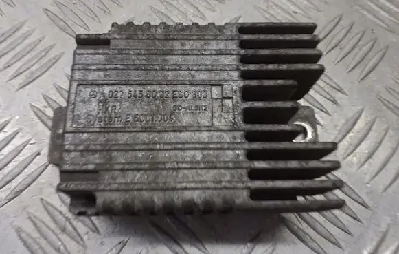 Mercedes-Benz A W168 Coolant fan relay A0275458032