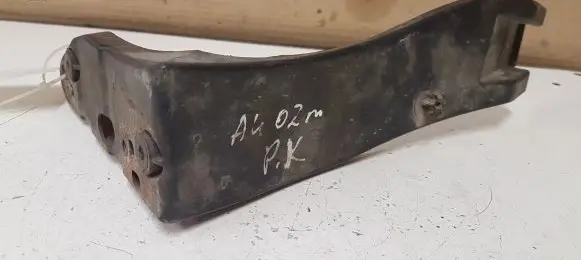 Audi A4 S4 B6 8E 8H Fender mounting bracket 8E0821137