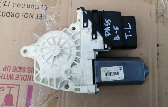 Volkswagen PASSAT B6 Rear door window regulator motor