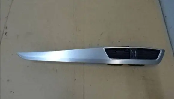 Mercedes-Benz C W204 Dash center air vent grill A2048306154 186211 261951