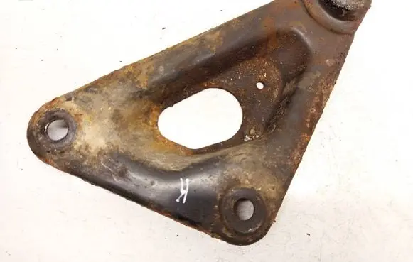 Opel Astra H Engine mounting bracket