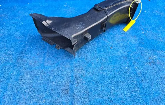 BMW X3 G01 Intercooler air guide/duct channel 7400005 8081889