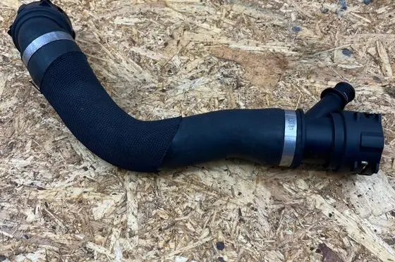 BMW 5 E60 E61 Engine coolant pipe/hose 7789742