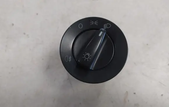 Volkswagen Golf IV Light switch 1C0941531