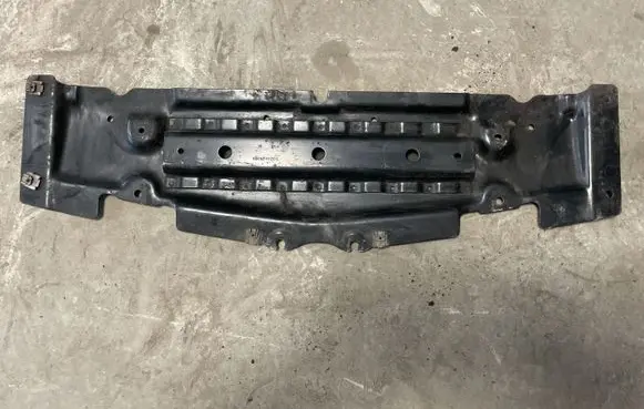 Mercedes-Benz GL X166 Engine splash shield/under tray A1665240201
