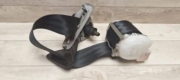 Toyota Yaris Middle seatbelt (rear) 7E6070 435032 118615