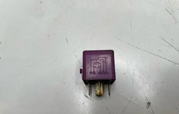 BMW 5 E39 Other relay 6136 1388911 V23134E59X107