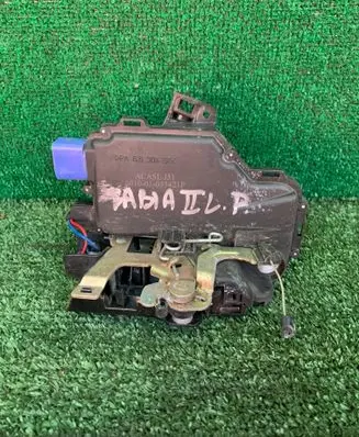 Skoda Fabia Mk2 (5J) Front door lock 