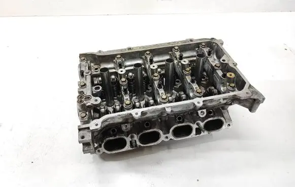 Toyota C-HR I Engine head 