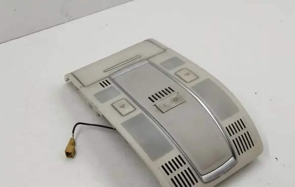 Audi A6 S6 C6 4F Front seat light