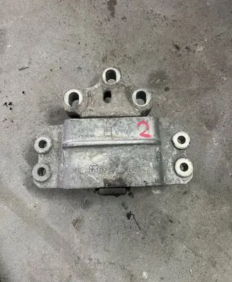 Volkswagen Golf V Engine mount bracket 1K0199555