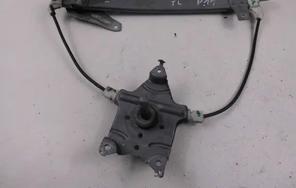 Nissan Primera Rear door manual window regulator 