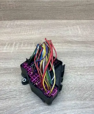 Audi A4 S4 B5 8D Fuse module 8D1941824