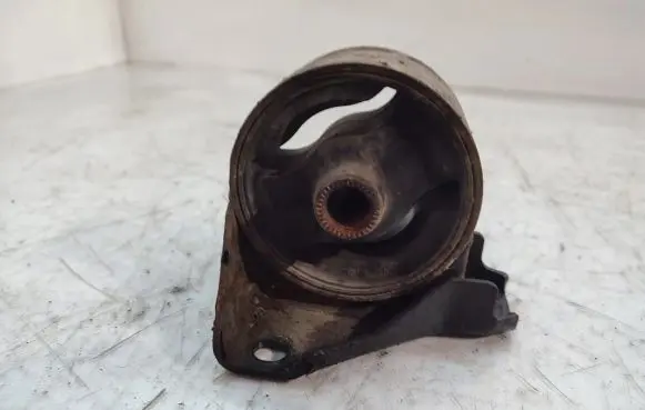 KIA Magentis Engine mount bracket