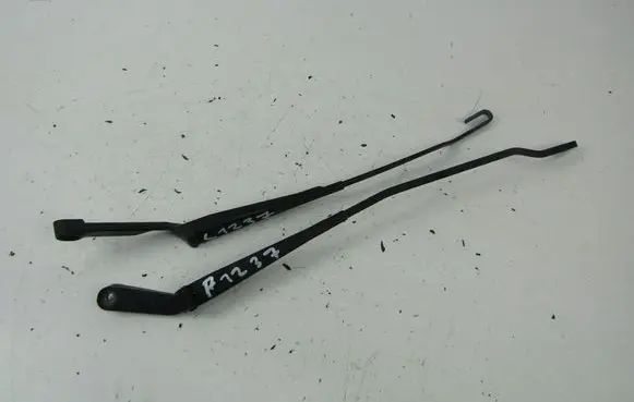 Volkswagen Golf III Front wiper blade arm 