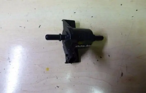 Nissan Juke I F15 Turbo solenoid valve 208859042R VD2426
