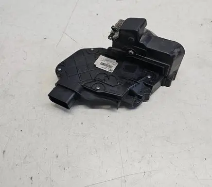 Volvo V70 Front door lock 31253286