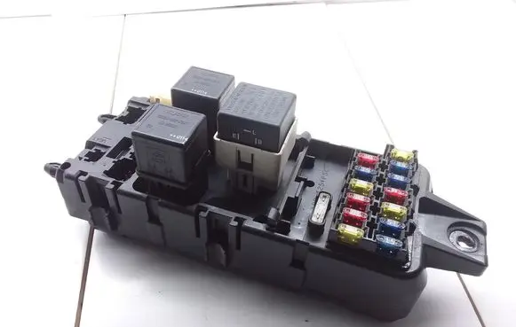 Volvo S40, V40 Fuse module MB953383 MB953381