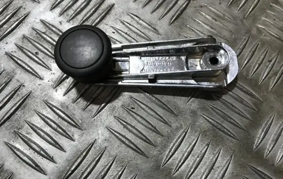 Audi 80 90 B2 Front door window winding handle 443837581d