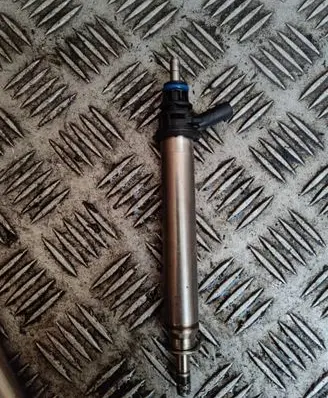 Mercedes-Benz A W177 AMG Fuel injector A2560700187