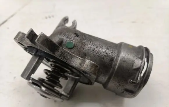 Thermostat/thermostat housing