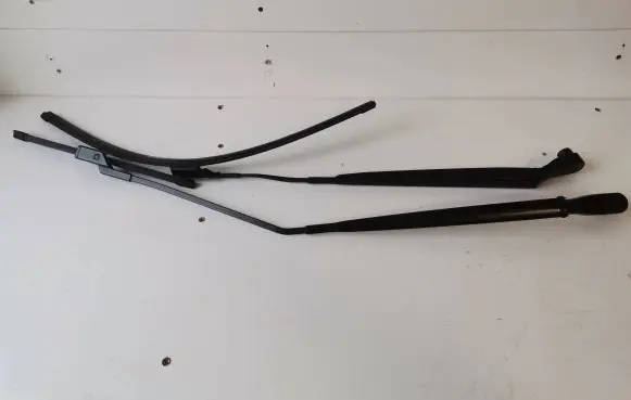 Opel Mokka X Front wiper blade arm 31446 31744