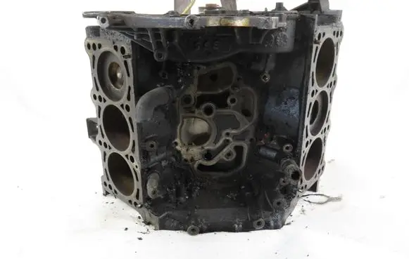 Audi A6 S6 C6 4F Engine block 