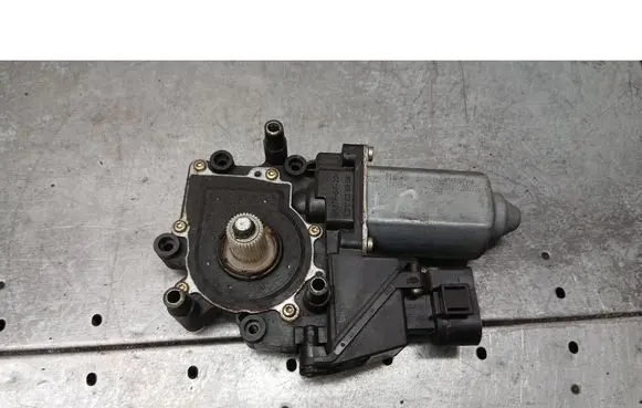 Audi A4 S4 B5 8D Front door window regulator motor 