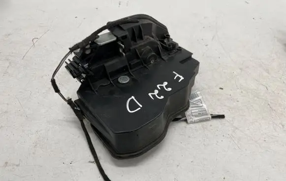 BMW 2 F22 F23 Front door lock 7202150