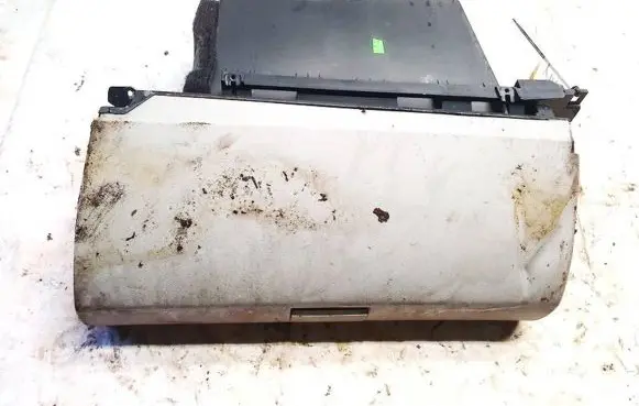 Mercedes-Benz B W245 Glove box