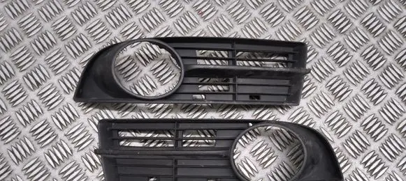 Volkswagen Touran I Front bumper lower grill 1T0853665A 1T0853666A