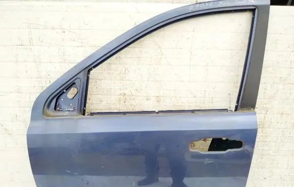 KIA Sorento Front door melynos