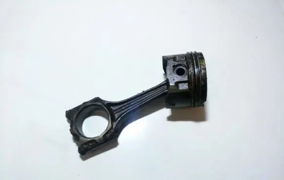 Volkswagen PASSAT B5 Piston with connecting rod