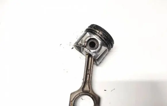 Honda CR-V Piston with connecting rod