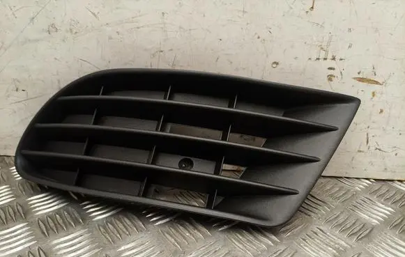 Volkswagen Golf Plus Front grill 5M08536669B9